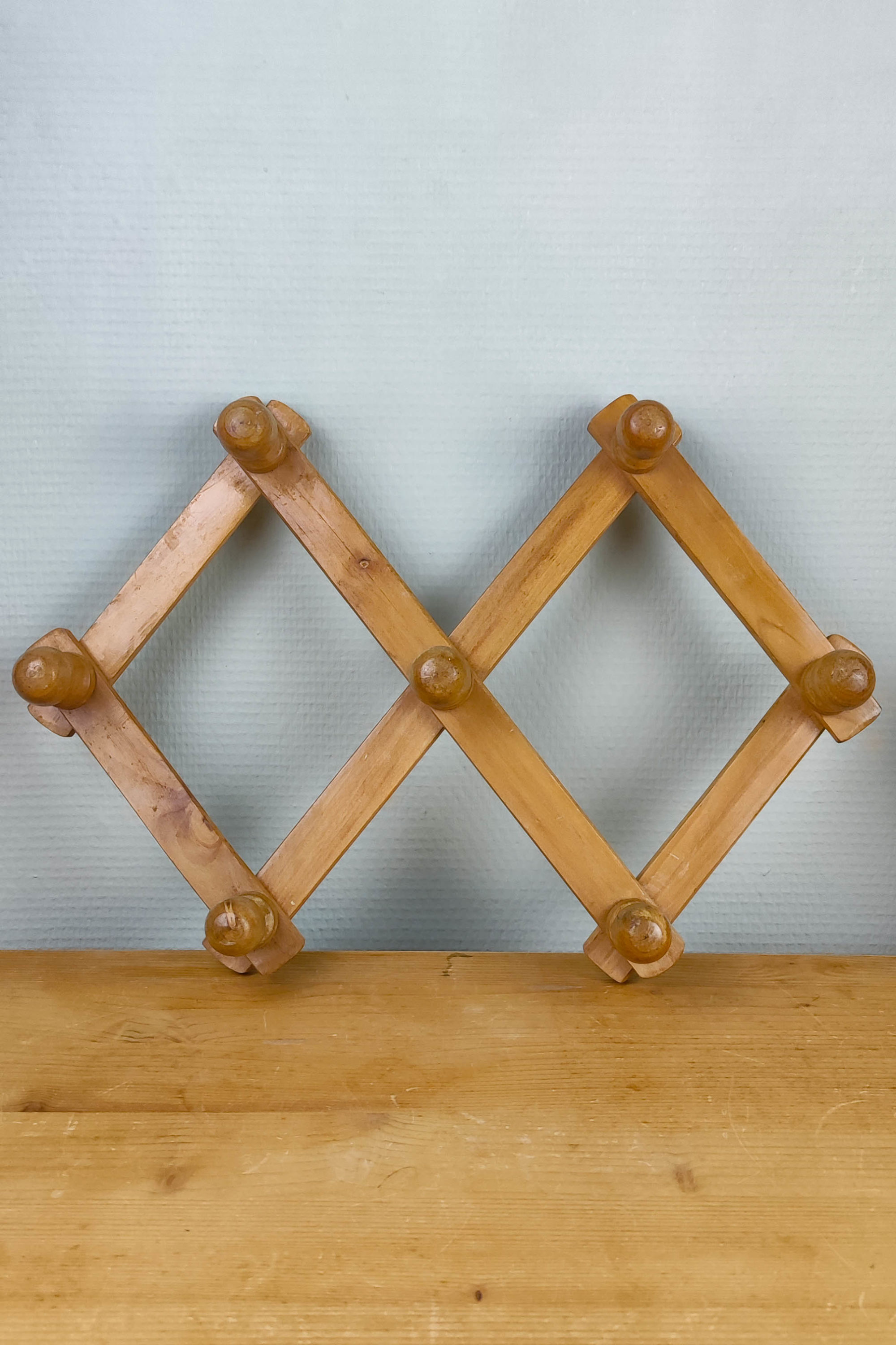Portemanteau accordéon en bois – Image 3