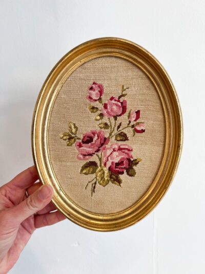 Petit cadre doré avec canevas rose