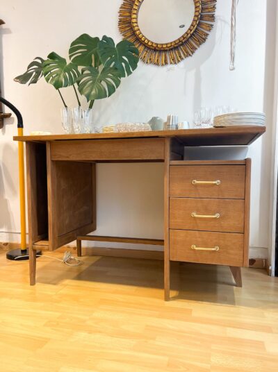 bureau en chêne poignées dorées