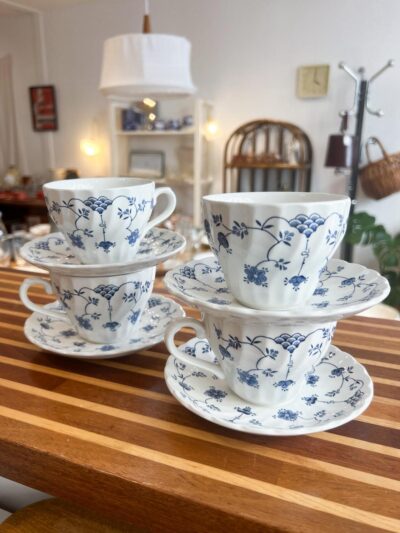 4 tasses et sous tasses anglaises - Staffordshire Churchill Finlandia