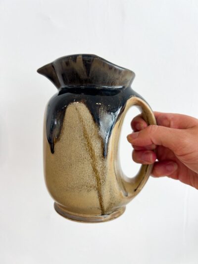 Carafe ancienne en céramique émaillée flammée