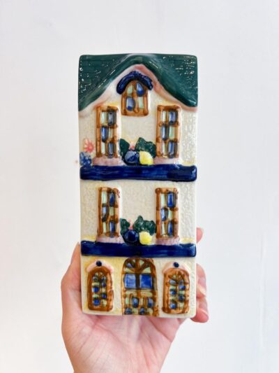 Vase “immeuble” céramique toit vert