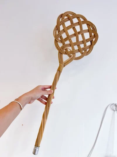 Tapette à tapis rotin