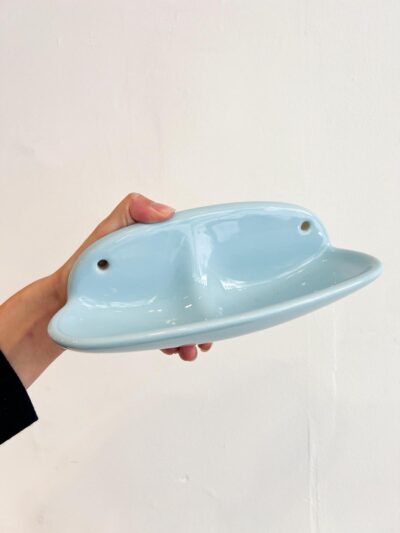 Porte savon ancien mural bleu en porcelaine