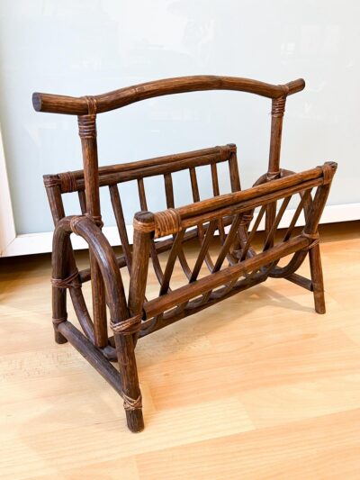 Porte revues en rotin